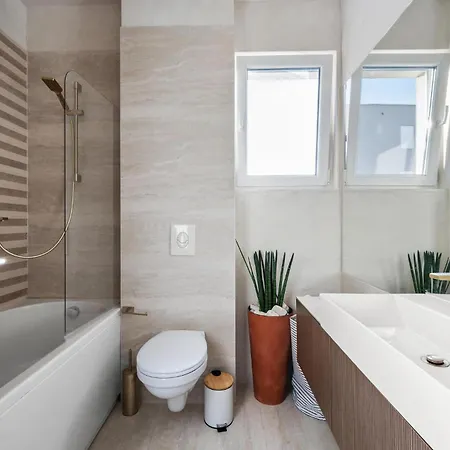 Apartamento 2 Bedroom Cozy In *